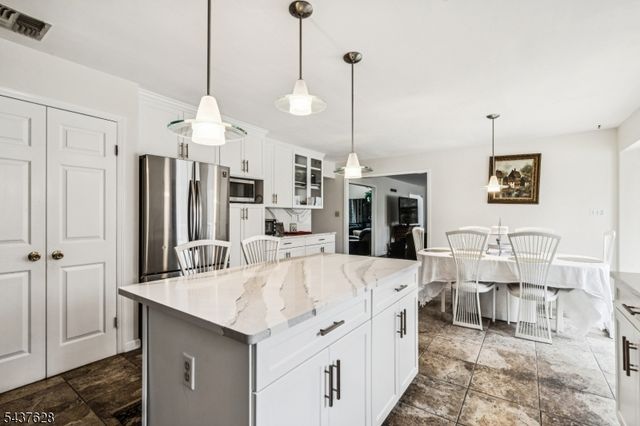 3 Shira Ln, Manalapan Twp., NJ 07726