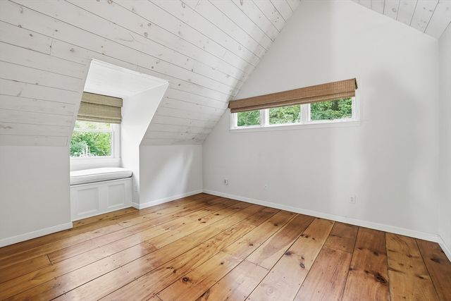 25 Houghton Rd, Princeton, MA 01541