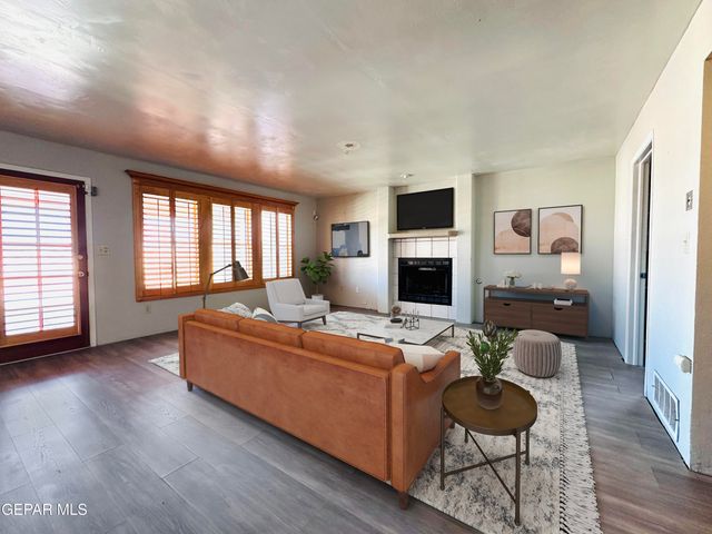 2037 SUN COUNTRY Drive, El Paso, TX 79938