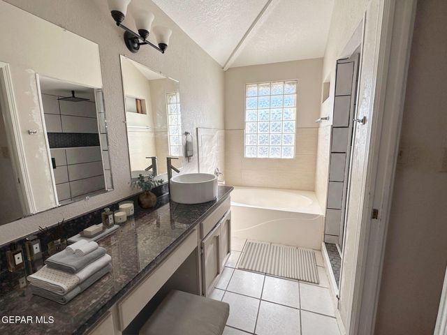 2037 SUN COUNTRY Drive, El Paso, TX 79938