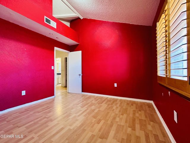 2037 SUN COUNTRY Drive, El Paso, TX 79938