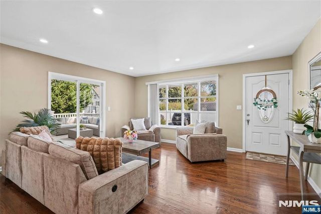34 Queen Street, Bergenfield, NJ 07621