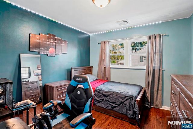 34 Queen Street, Bergenfield, NJ 07621