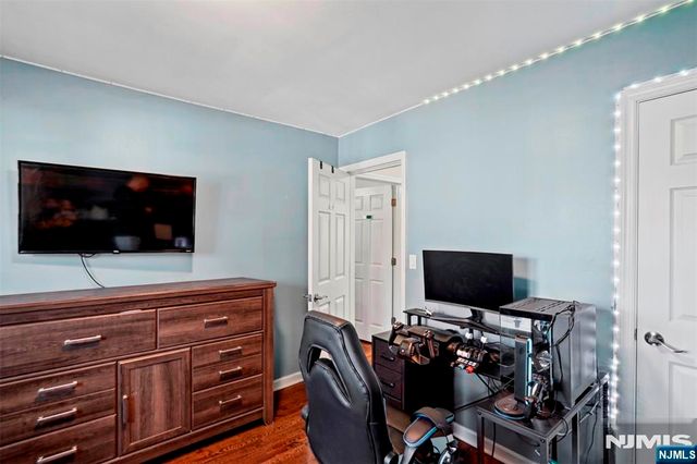 34 Queen Street, Bergenfield, NJ 07621