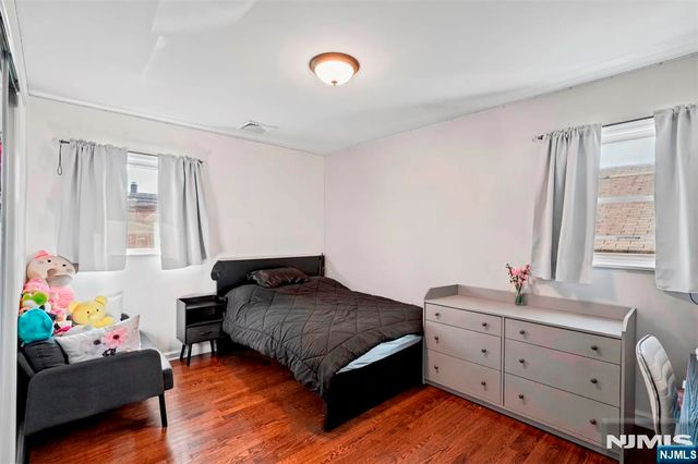 34 Queen Street, Bergenfield, NJ 07621