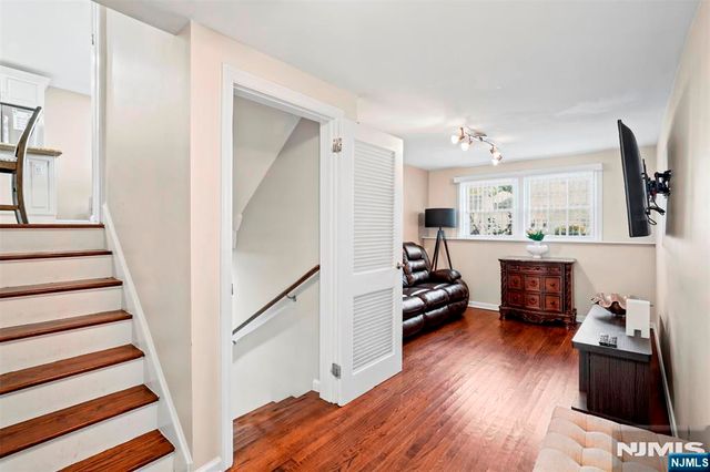 34 Queen Street, Bergenfield, NJ 07621