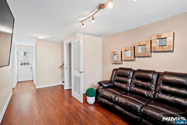 34 Queen Street, Bergenfield, NJ 07621