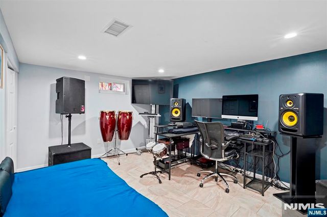 34 Queen Street, Bergenfield, NJ 07621
