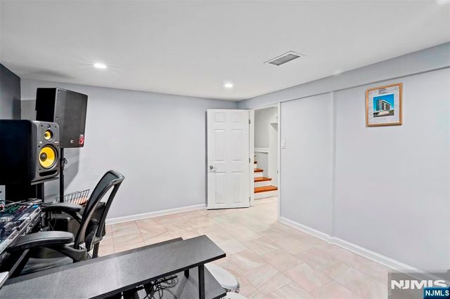34 Queen Street, Bergenfield, NJ 07621