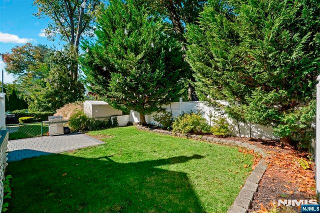 34 Queen Street, Bergenfield, NJ 07621