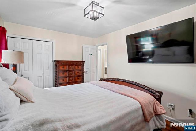 34 Queen Street, Bergenfield, NJ 07621