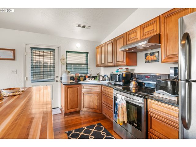 1115 RANSOM Ave, Brookings, OR 97415