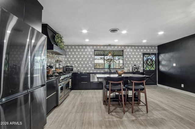 1725 E VERDE Lane, Phoenix, AZ 85016