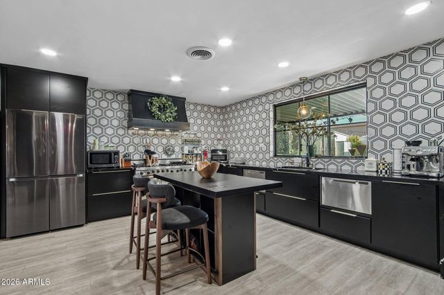 1725 E VERDE Lane, Phoenix, AZ 85016