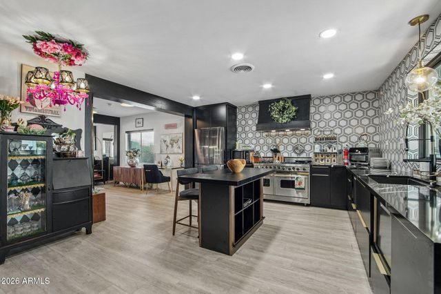 1725 E VERDE Lane, Phoenix, AZ 85016