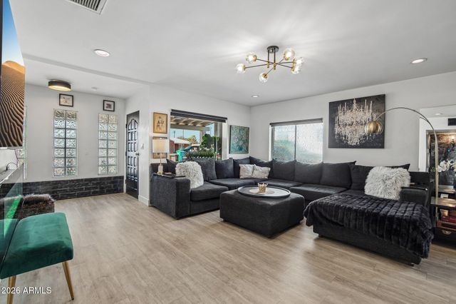 1725 E VERDE Lane, Phoenix, AZ 85016