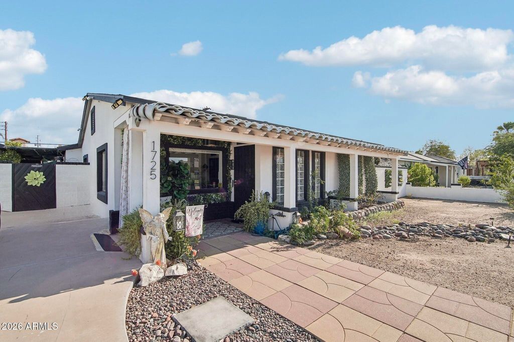 1725 E VERDE Lane, Phoenix, AZ 85016