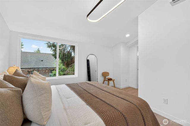 8510 15th Avenue NE, Seattle, WA 98115