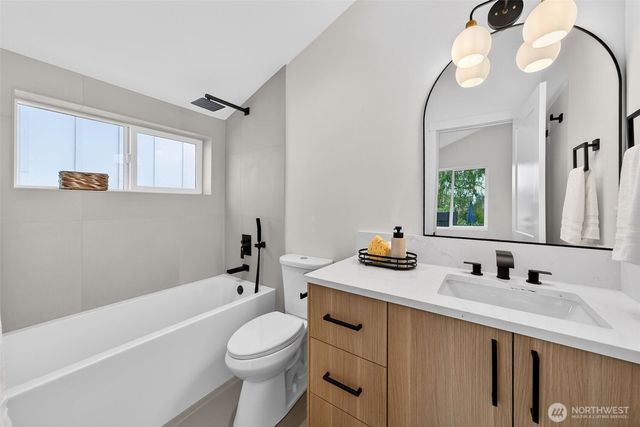 8510 15th Avenue NE, Seattle, WA 98115