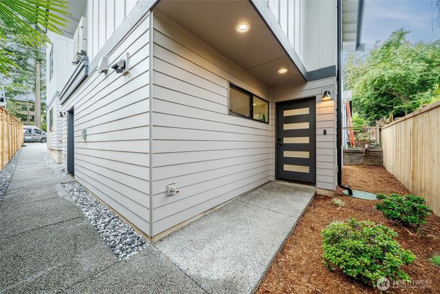 8510 15th Avenue NE, Seattle, WA 98115