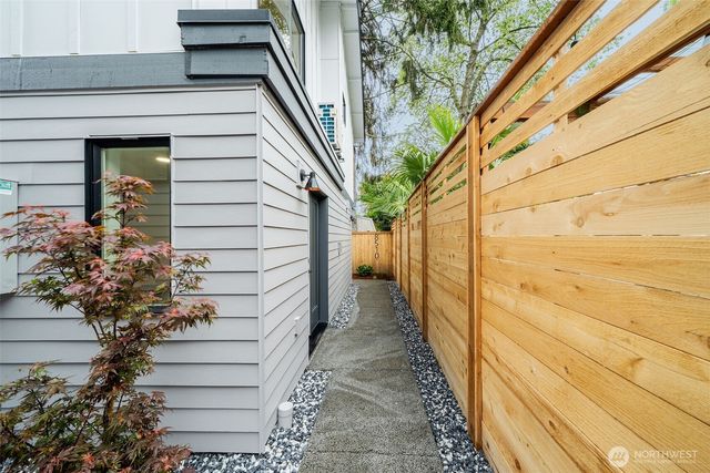 8510 15th Avenue NE, Seattle, WA 98115