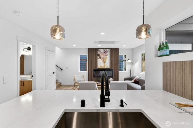 8510 15th Avenue NE, Seattle, WA 98115
