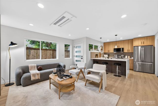 8510 15th Avenue NE, Seattle, WA 98115