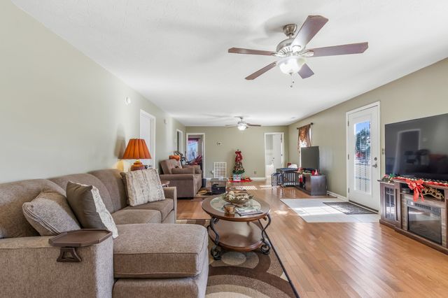 555 Randall Hitchcock Rd, Rock Island, TN 38581