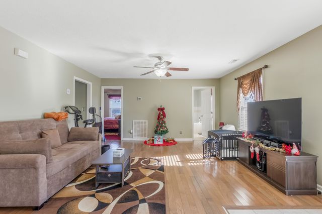 555 Randall Hitchcock Rd, Rock Island, TN 38581