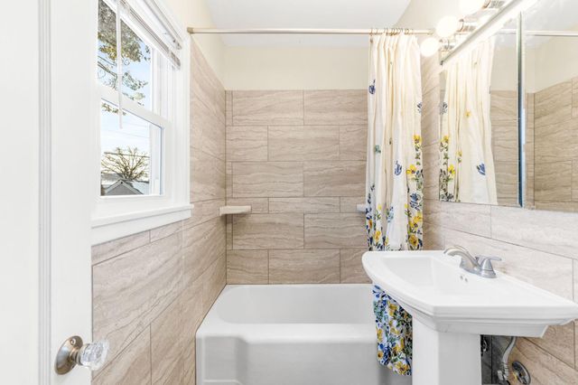 1612 Breda Avenue, Saint Paul, MN 55108