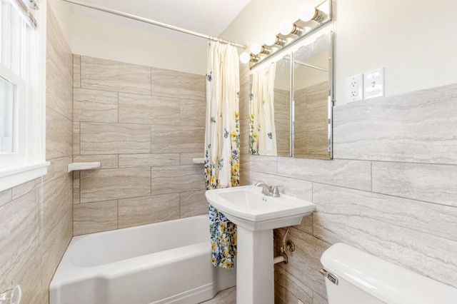 1612 Breda Avenue, Saint Paul, MN 55108