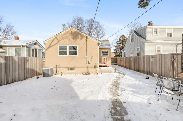 1612 Breda Avenue, Saint Paul, MN 55108