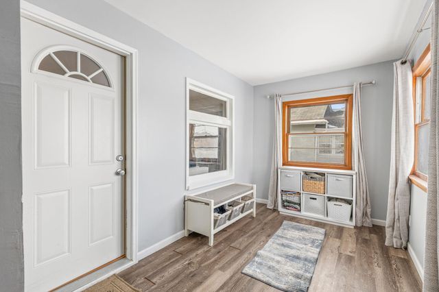 1612 Breda Avenue, Saint Paul, MN 55108