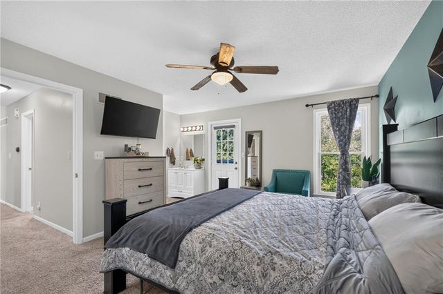 306 Lakeland Drive, Smithville, MO 64089