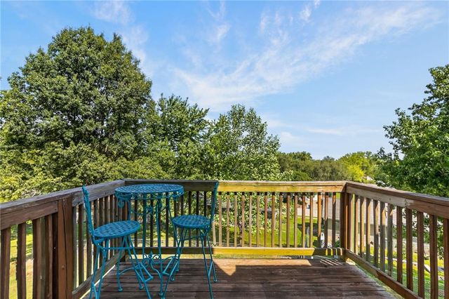 306 Lakeland Drive, Smithville, MO 64089