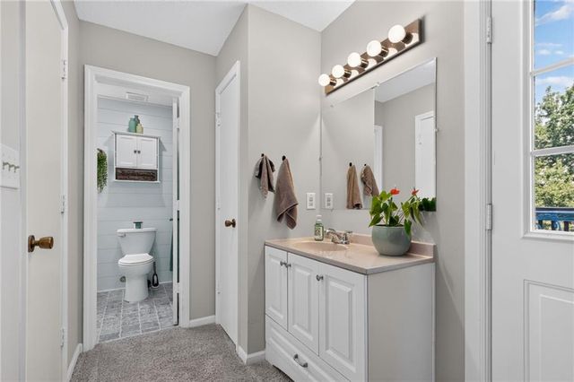 306 Lakeland Drive, Smithville, MO 64089