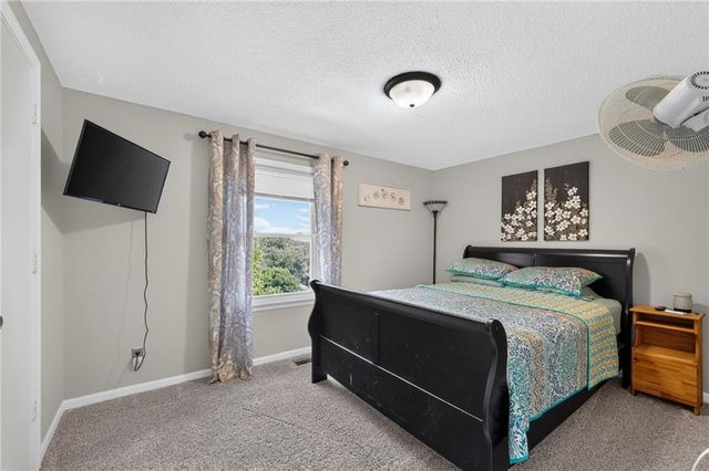 306 Lakeland Drive, Smithville, MO 64089