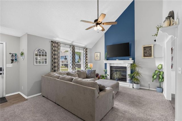 306 Lakeland Drive, Smithville, MO 64089