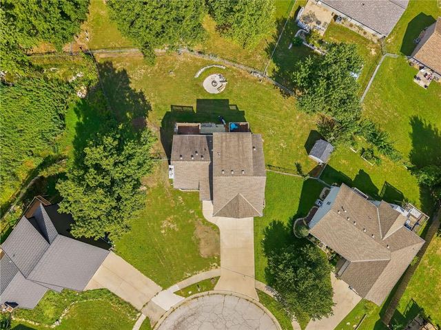 306 Lakeland Drive, Smithville, MO 64089
