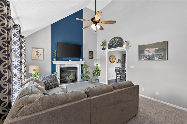 306 Lakeland Drive, Smithville, MO 64089