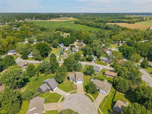 306 Lakeland Drive, Smithville, MO 64089