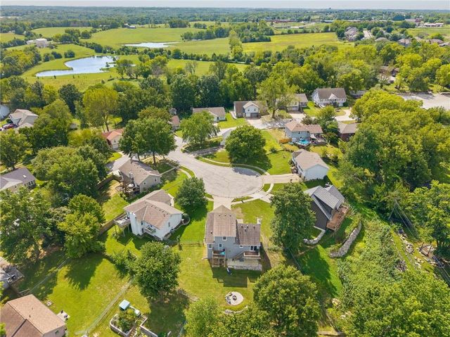 306 Lakeland Drive, Smithville, MO 64089