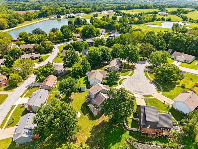 306 Lakeland Drive, Smithville, MO 64089