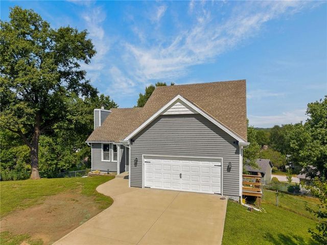 306 Lakeland Drive, Smithville, MO 64089