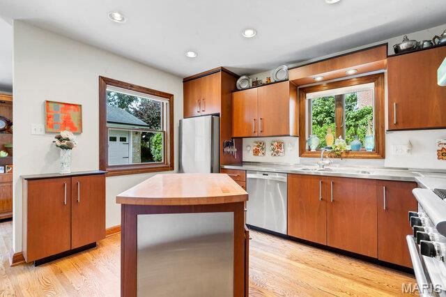 8124 Stratford Drive, Clayton, MO 63105