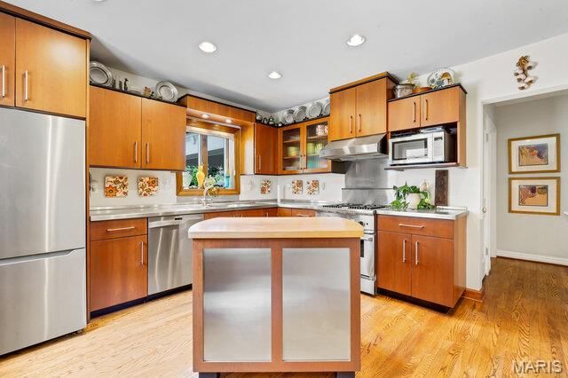 8124 Stratford Drive, Clayton, MO 63105
