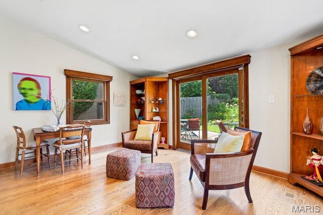 8124 Stratford Drive, Clayton, MO 63105