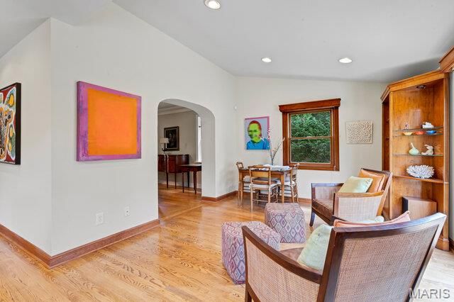 8124 Stratford Drive, Clayton, MO 63105