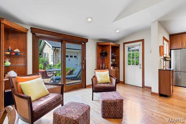 8124 Stratford Drive, Clayton, MO 63105
