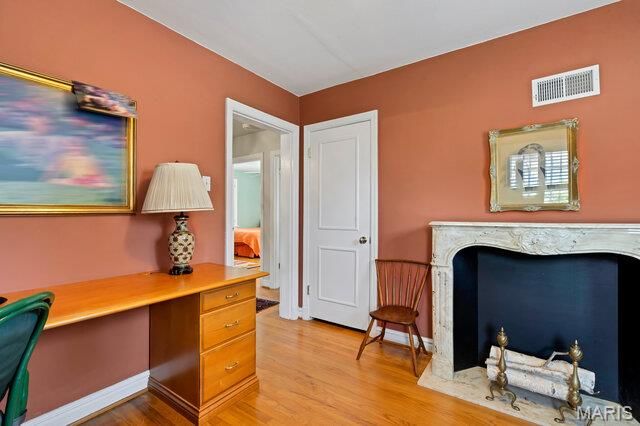 8124 Stratford Drive, Clayton, MO 63105